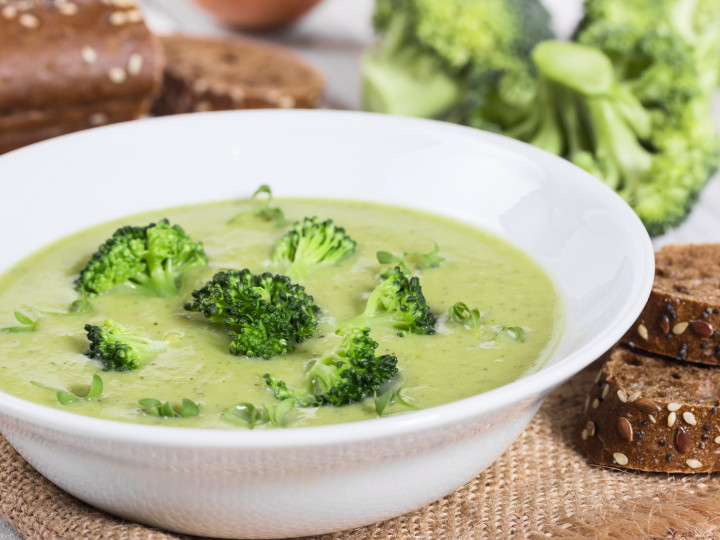 Broccoli reduces risk of stomach ulcers and stomach cancer